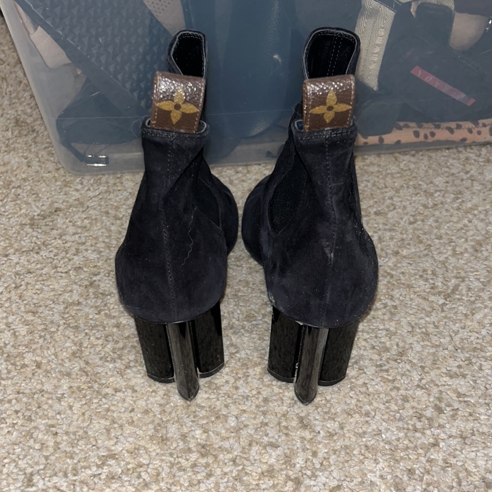 louis vuitton heels - Picture 2 of 3